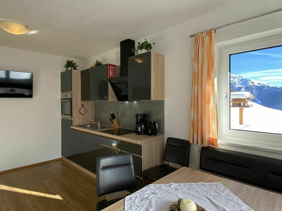 Table, Furniture, Wood, Comfort, Building, Interior Design, Living Room, Chair, Floor, Window