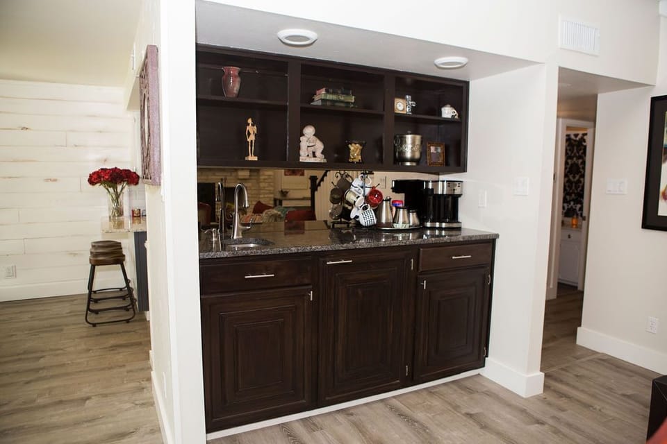 wet bar, stocked coffee supplies