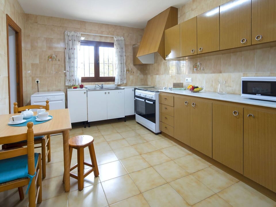 Cabinetry, Countertop, Furniture, Property, Sink, Kitchen Sink, Tap, Kitchen, Window, Kitchen Stove