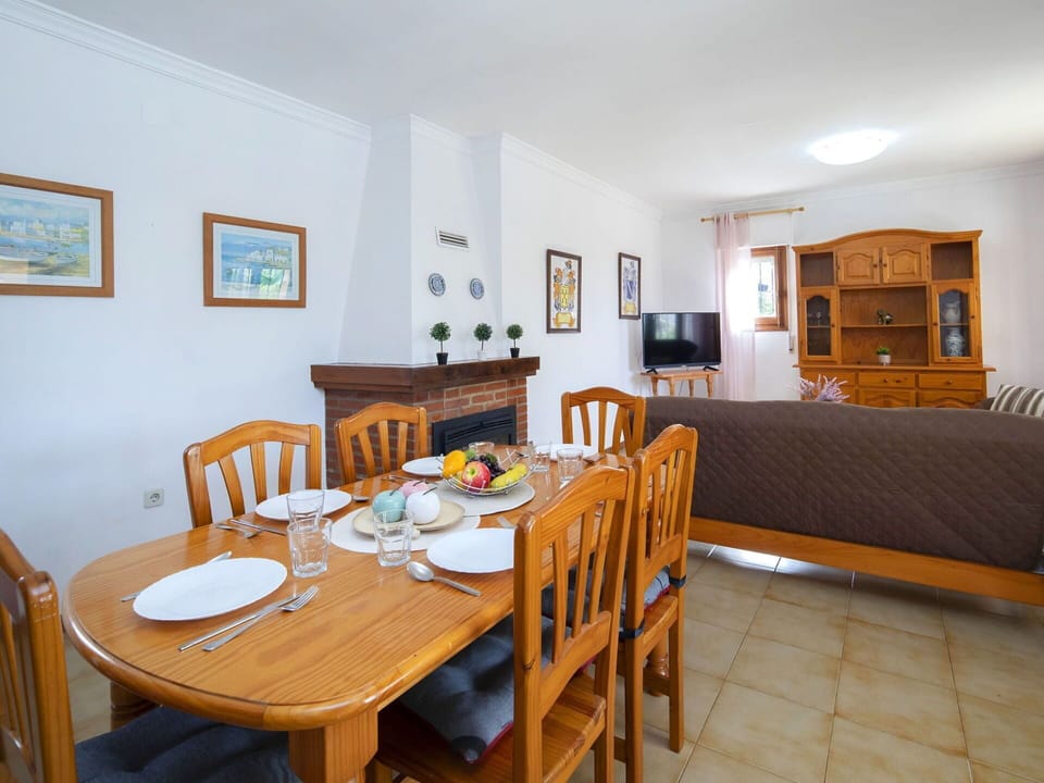 Table, Furniture, Picture Frame, Property, Chair, Wood, Tableware, Interior Design, Kitchen & Dining Room Table, Floor