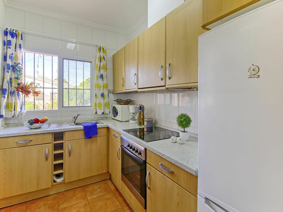 Cabinetry, Kitchen Sink, Tap, Countertop, Sink, Property, Kitchen, Plumbing Fixture, Kitchen Appliance, Drawer