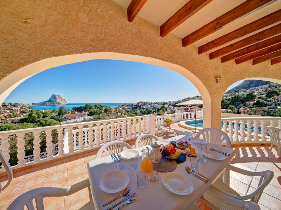 Table, Tableware, Furniture, Property, Sky, Chair, Azure, Plant, Outdoor Furniture, Interior Design