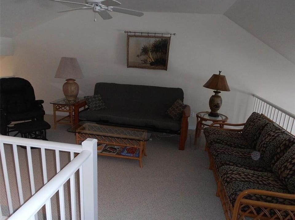 Loft arrangement with futon 