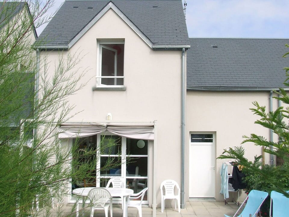 House, Property, Home, Siding, Building, Real Estate, Cottage, Residential Area, Facade, Window
