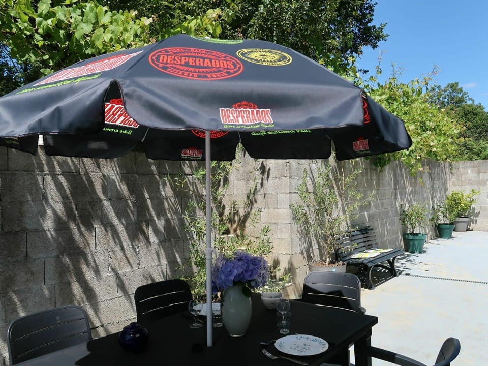 Umbrella, Tent, Shade, Canopy, Fashion Accessory, Tree, Plant, Tints And Shades