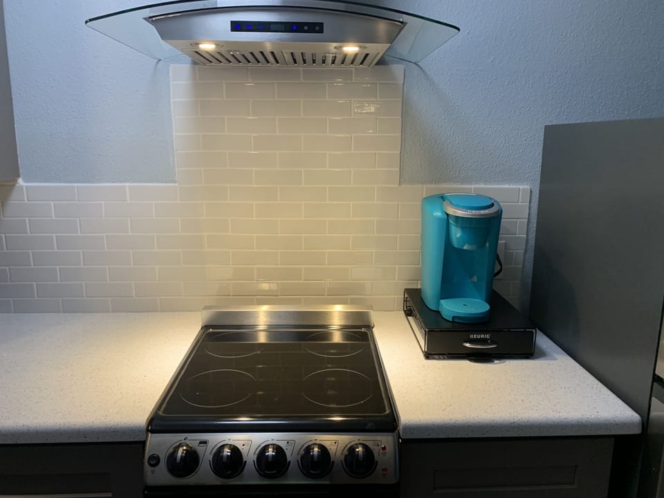 Kitchen with stove/range, fridge and dishwasher and Keurig