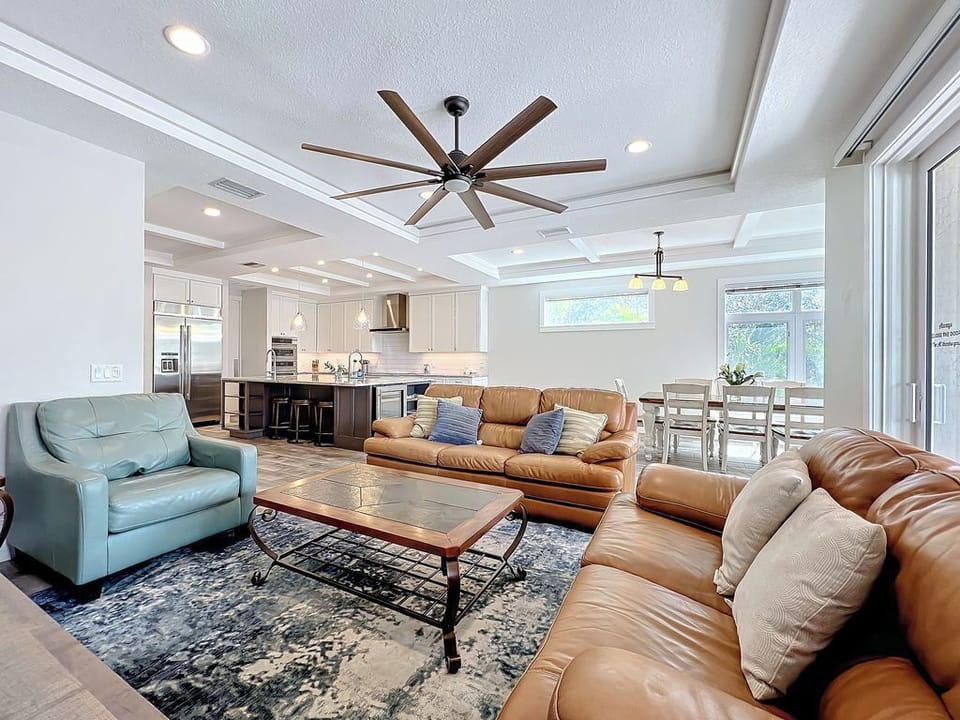Open living, dining & kitchen area for everyone to have space.