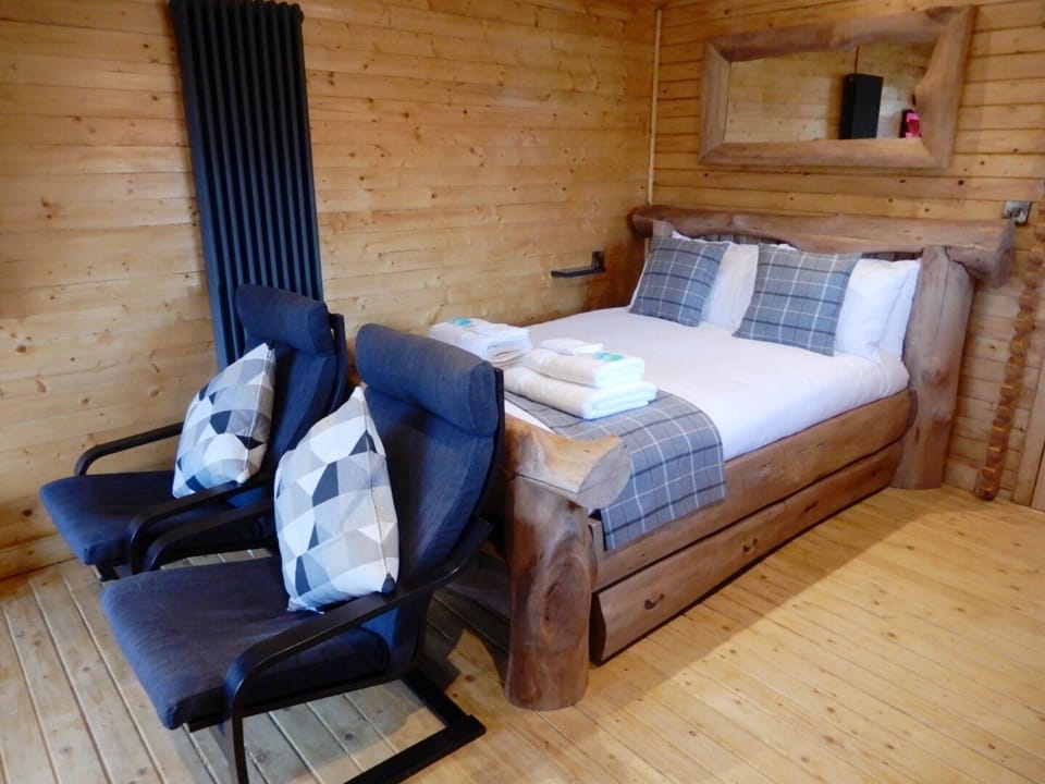 Solid wood bed