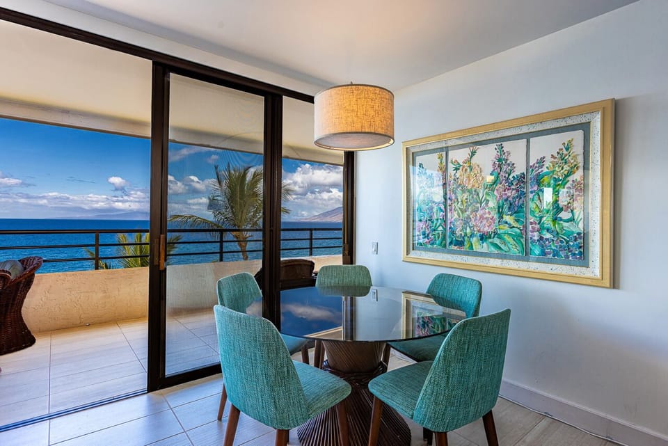 Wonderful space for card games with a view