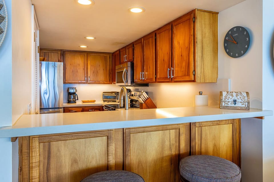Breakfast bar allows for additional seating