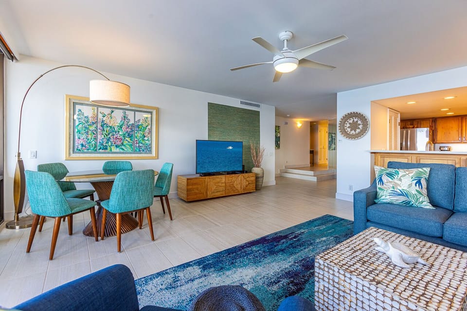 Bright~ open and airy floorplan. This is Maui!!