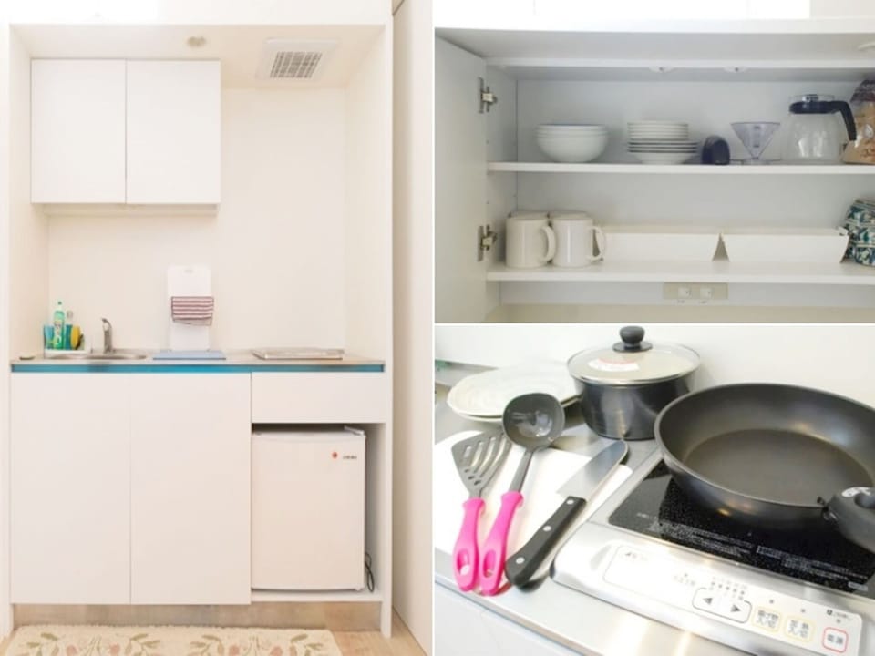 ・ You can use kitchen utensils such as frying pans, pots, and plates.