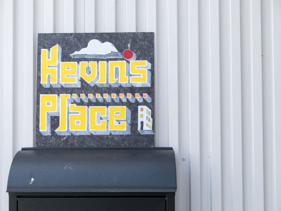 ・ It is an eye-catching handwritten signboard