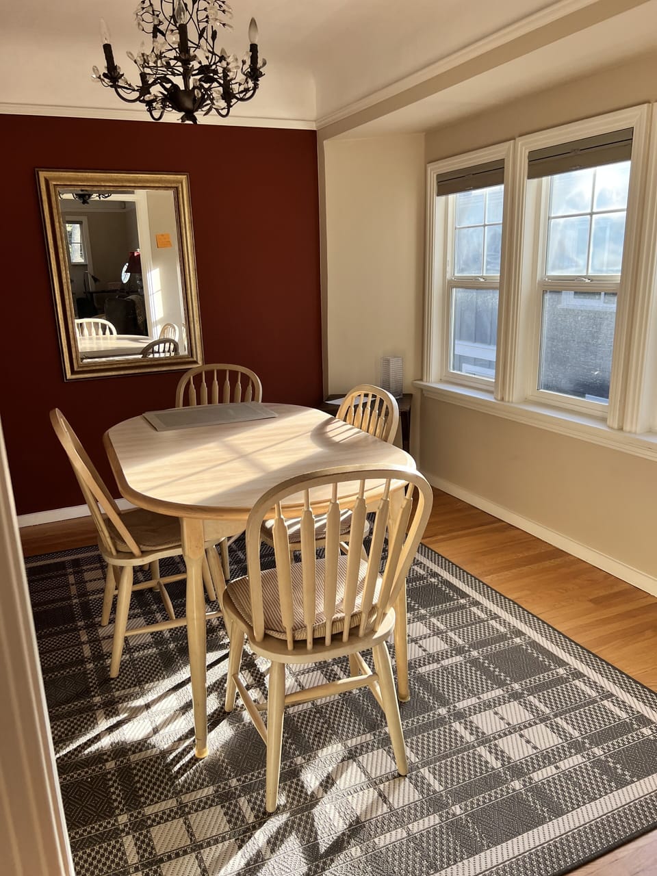 Beautiful light aluminates the dining room w/ bay window 