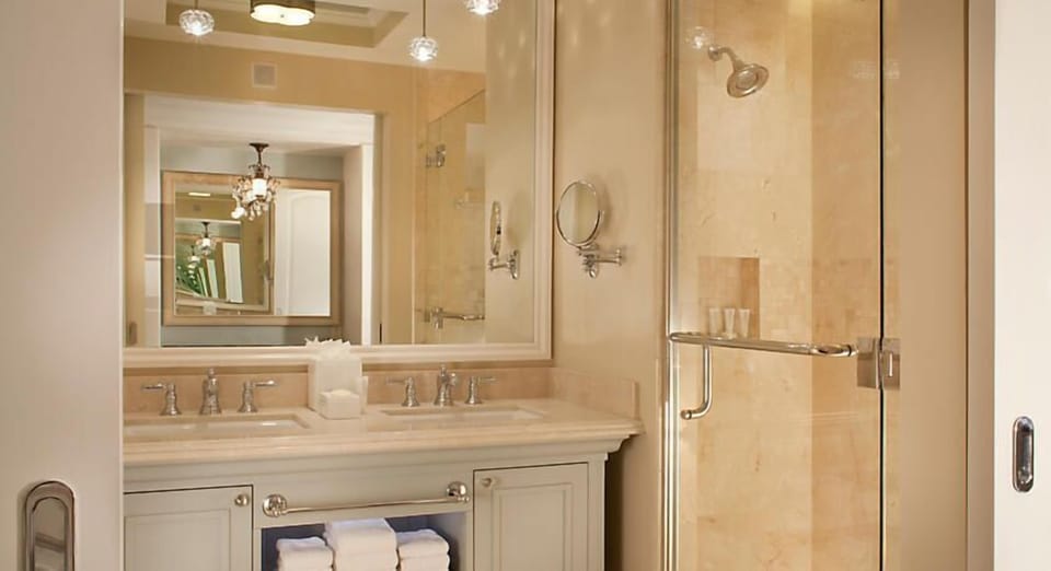 Junior Suite Lock Off