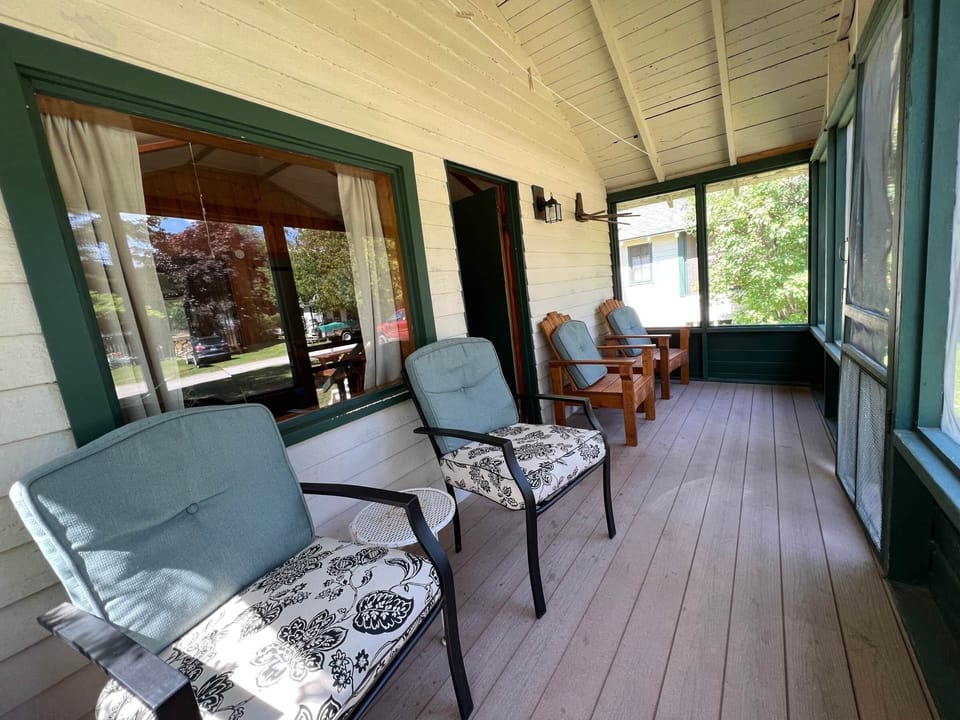 Huron Cabin has a wonderful fully screened in porch 