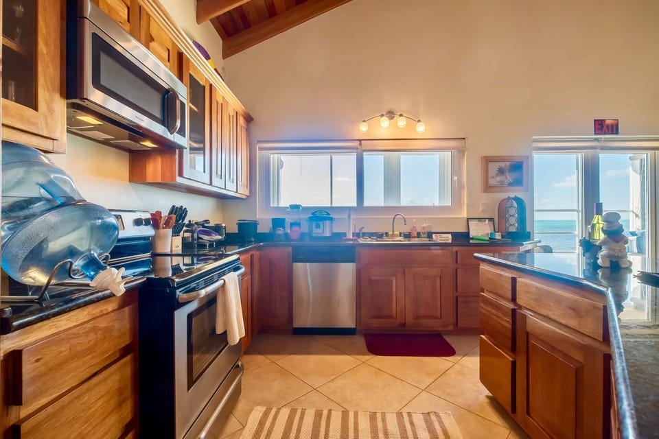 Fully equipped kitchen has everything you need plus counter seating