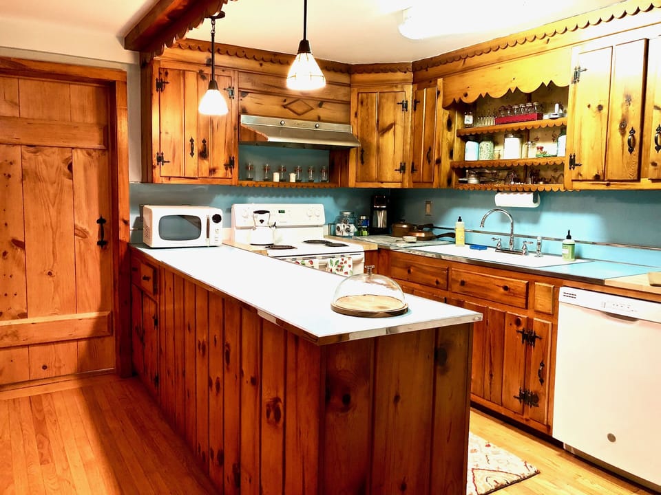 Nostalgic kitchen, new bay windows, dishwasher, pine milled from our forest