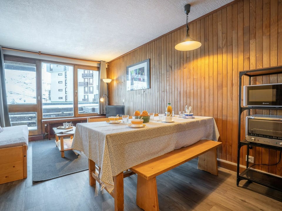 Table, Furniture, Building, Window, House, Interior Design, Wood, Floor, Flooring, Hardwood