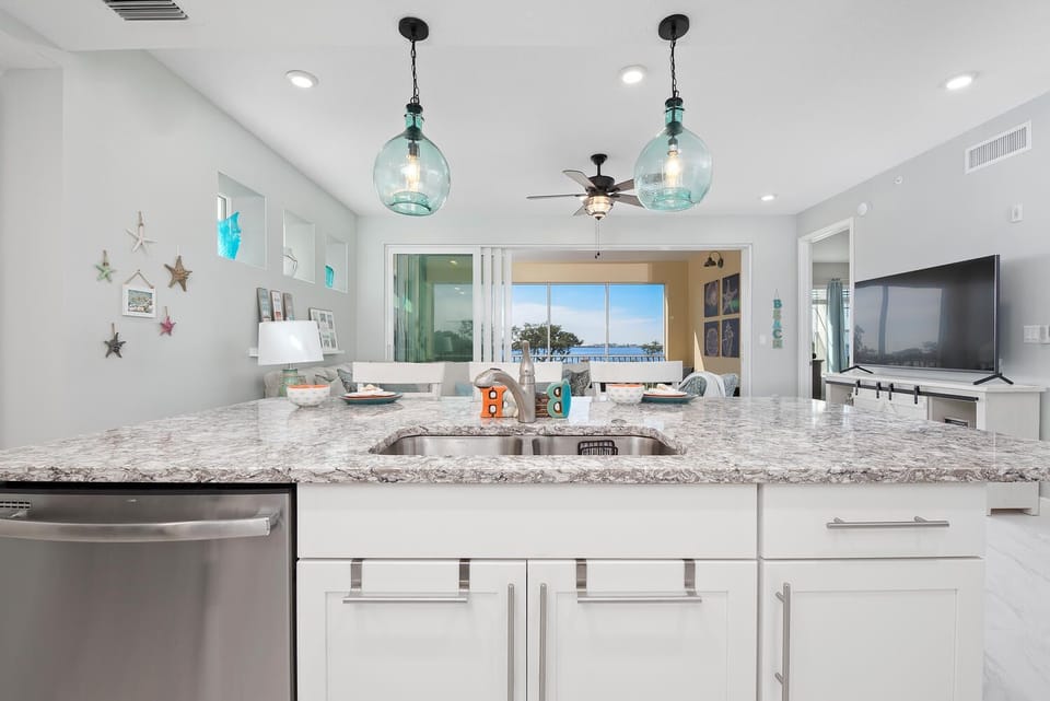 open floor plan, fully stocked kitchen