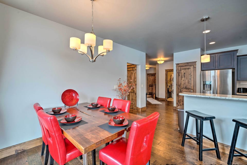 Dining Space | Dishware/Flatware