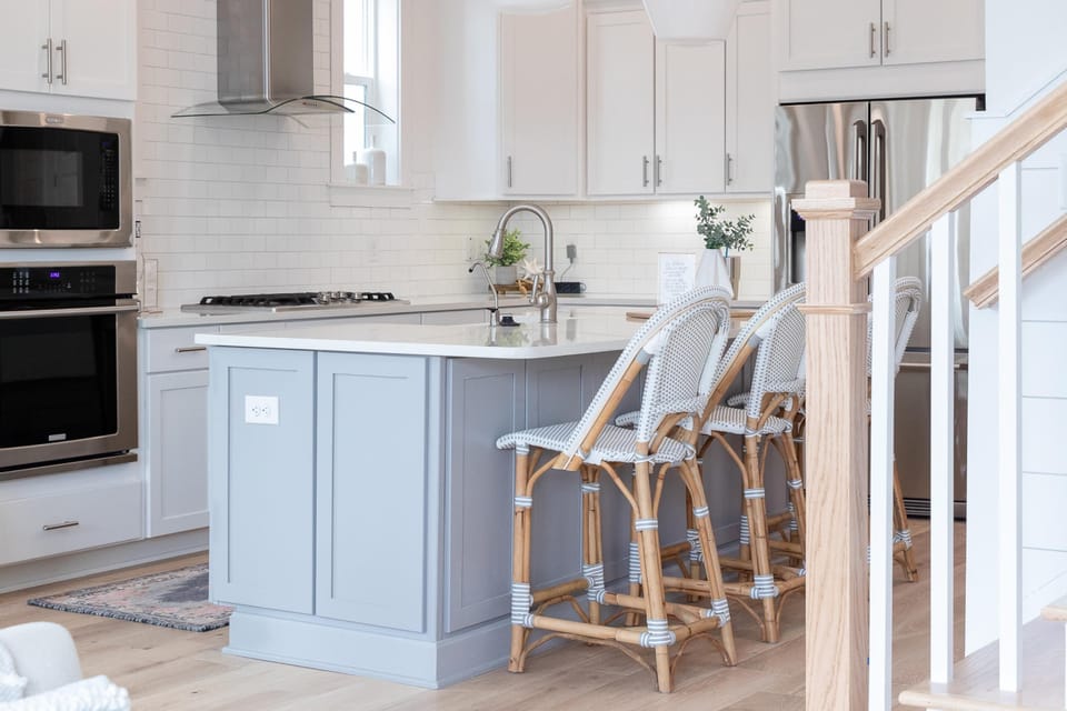 Kitchen with Breakfast Bar