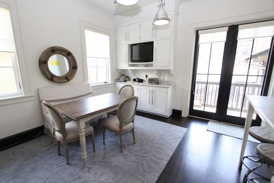 Breakfast Table to TV (1024x683)