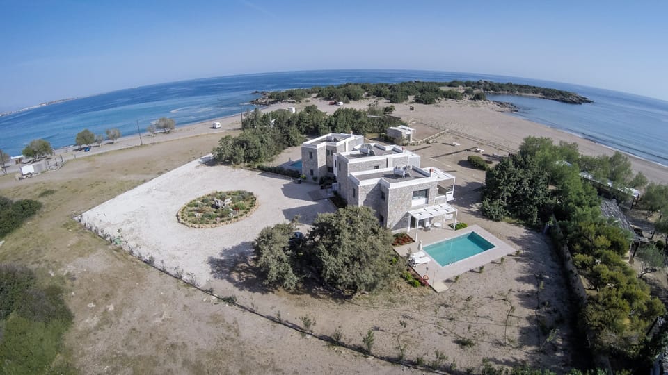 CEDAR BAY BEACHSIDE VILLAS OVERVIEW/GRAMMENO BEACH- FRONT,VOTSALO BEACH SIDE