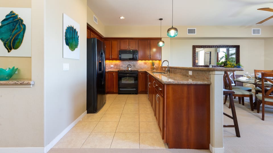 Fully stocked kitchen with lots of space