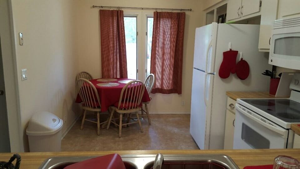 Kitchenwithdiningarea