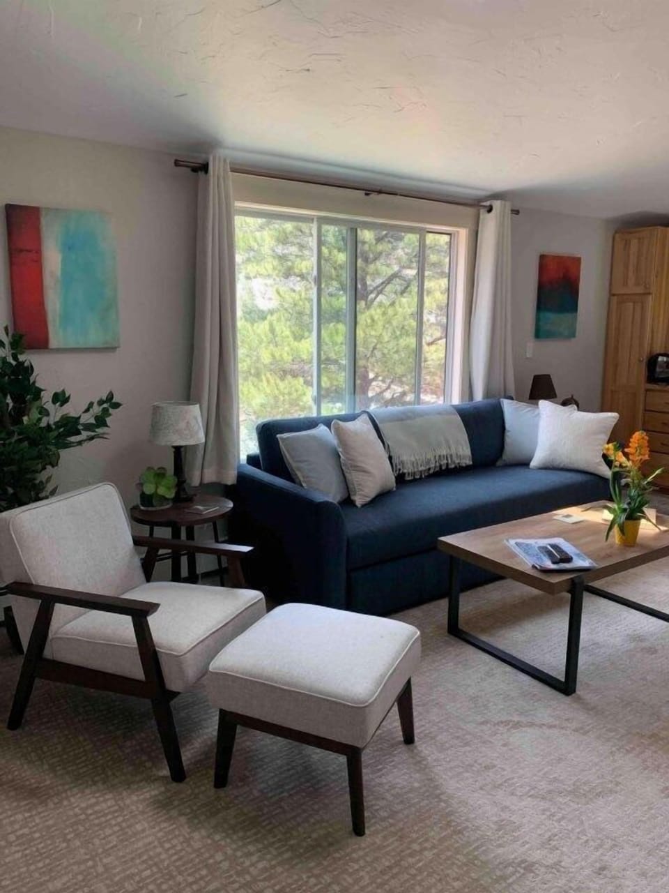 Villa on the Boulevard crystal river villa 8 Living area with brand new pull out Queen bed.