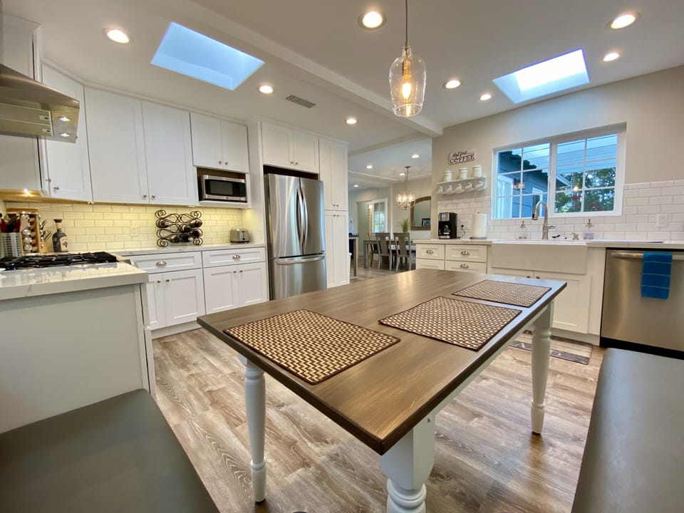 Dine in kitchen. 