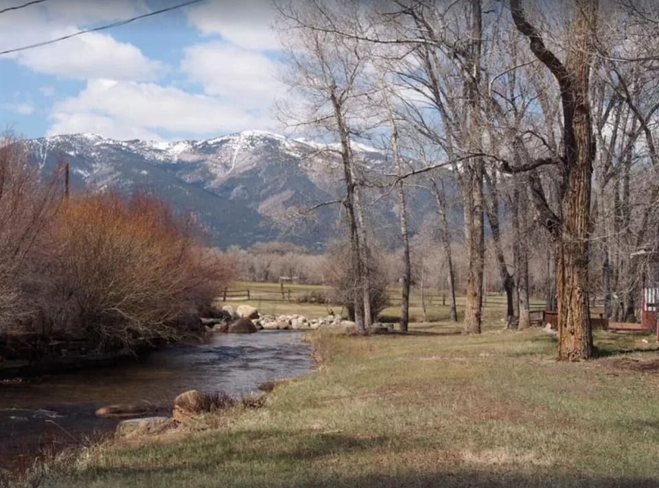 Stunning views of the majestic Collegiate Peaks.