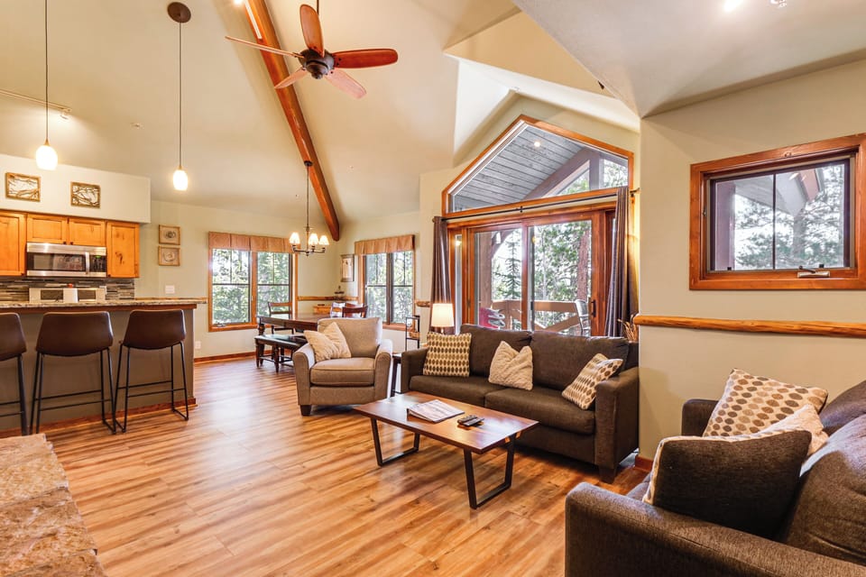 Living Room | Sleeper Sofa | 1st Floor