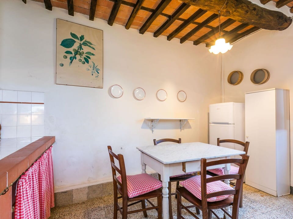 Table, Property, Furniture, Building, Wood, Chair, Lighting, Interior Design, House, Architecture