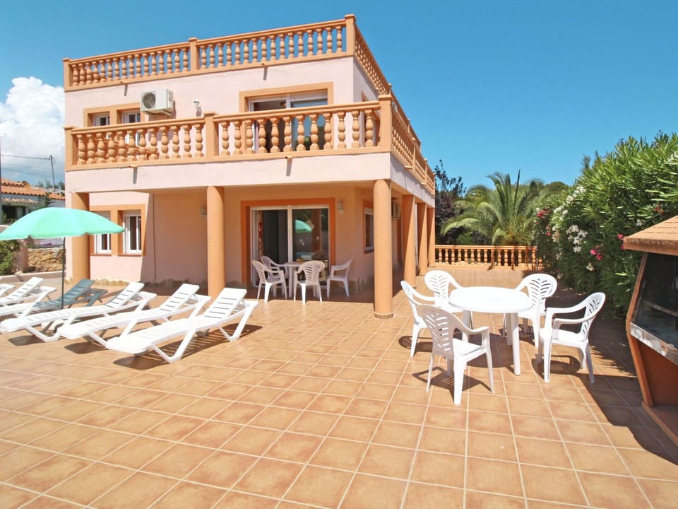 Property, Building, House, Real Estate, Home, Resort, Villa, Vacation, Estate, Apartment