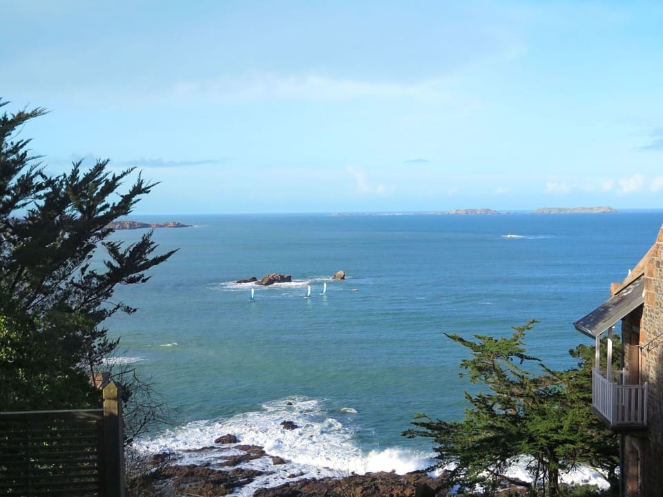 Sea, Sky, Coast, Ocean, Coastal And Oceanic Landforms, Promontory, Bay, Shore, Headland, Vacation