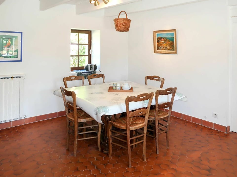 Room, Furniture, Property, Dining Room, Floor, Table, Building, Interior Design, Kitchen & Dining Room Table, Chair