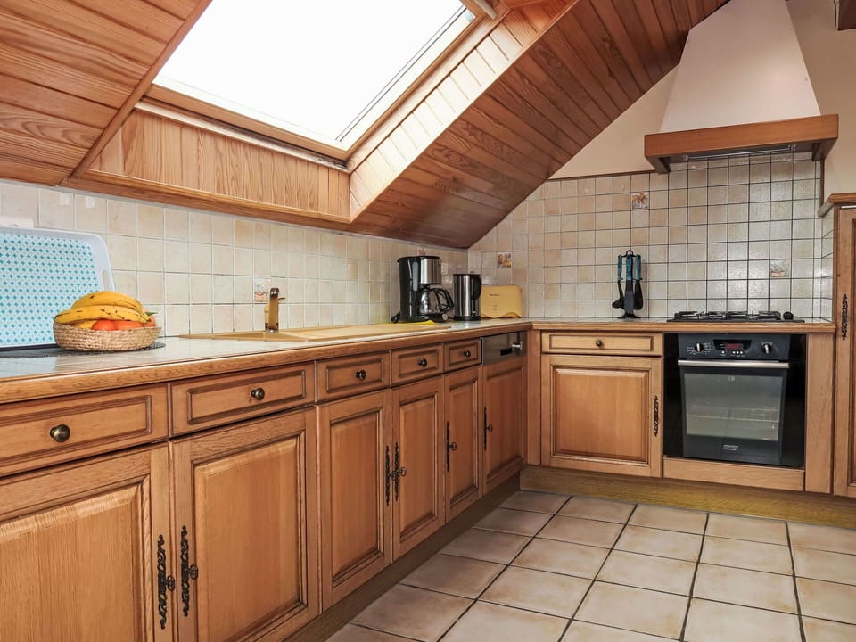 Kitchen, Wood, Countertop, Flooring, Cabinetry, Plumbing Fixture, Interior Design, Sink, Floor, Furniture