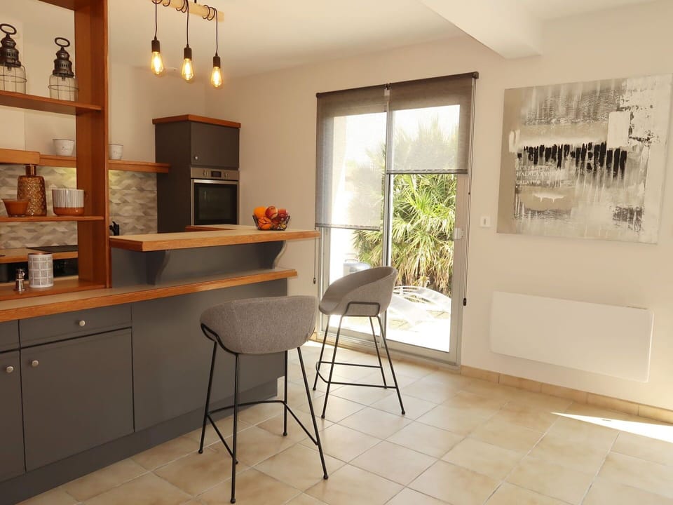 Property, Cabinetry, Furniture, Countertop, Wood, Chair, Table, Interior Design, Architecture, Houseplant