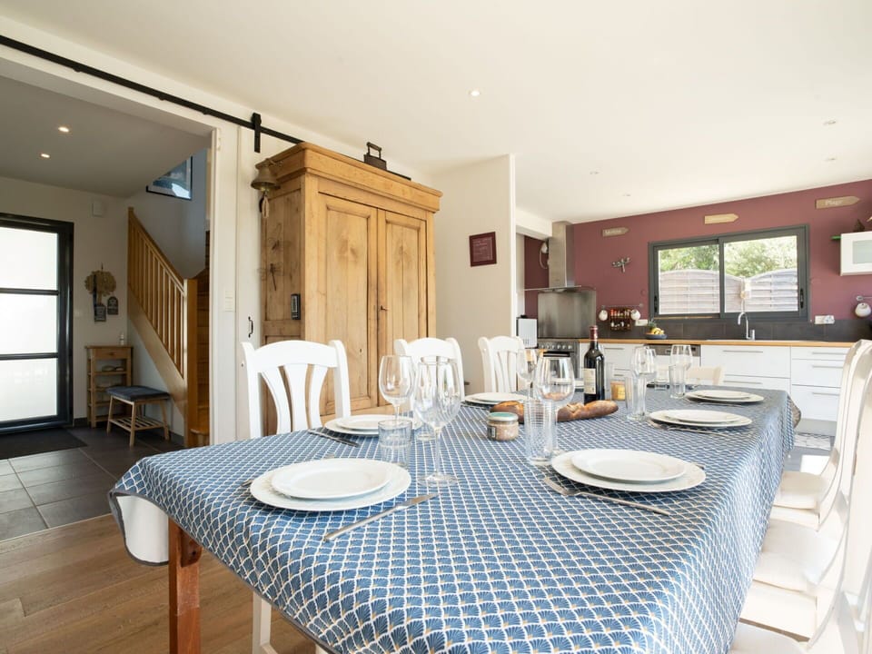 Table, Furniture, Chair, Tableware, Building, Lighting, Kitchen & Dining Room Table, Wood, Interior Design, Window