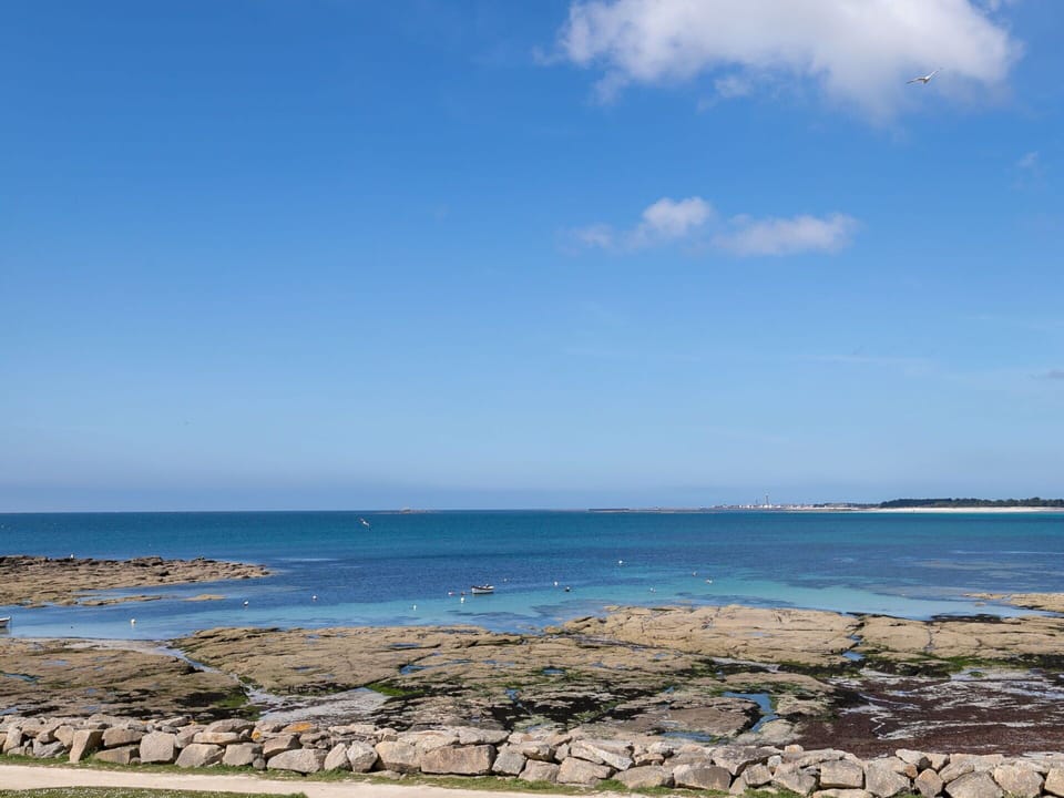 Water, Sky, Cloud, Ecoregion, Coastal And Oceanic Landforms, Natural Landscape, Horizon, Wind Wave, Beach, Landscape