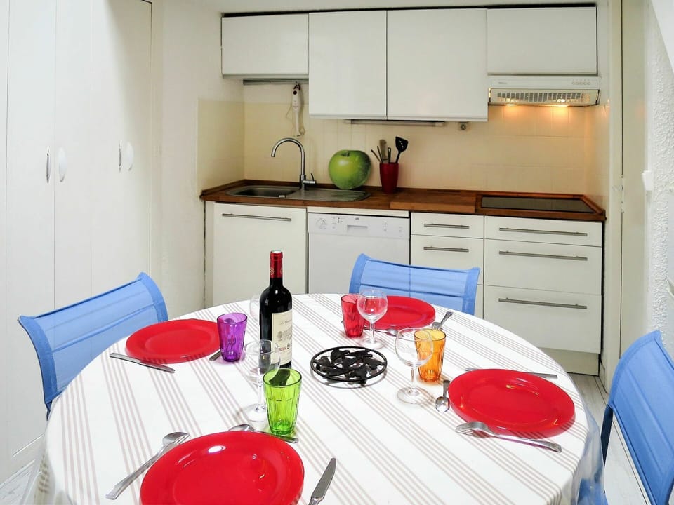Room, Property, Furniture, Kitchen, House, Interior Design, Major Appliance, Building, Home, Cabinetry