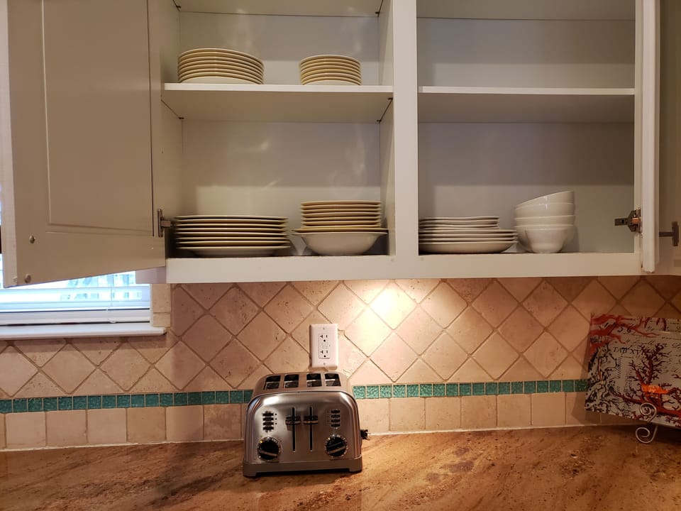 Fully stocked kitchen!