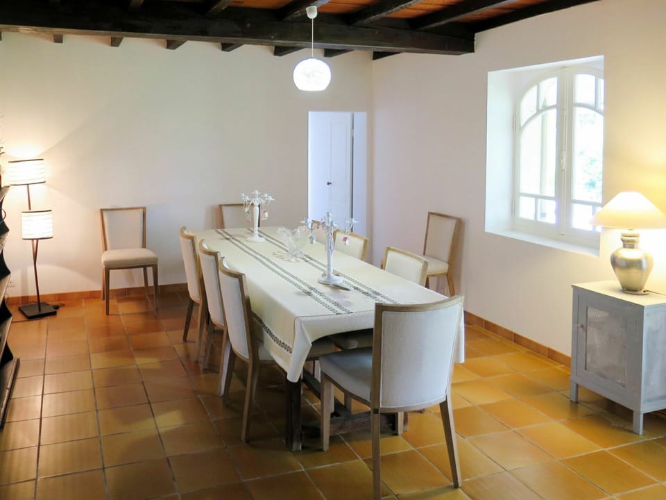 Table, Property, Furniture, Wood, Chair, Window, Lighting, Interior Design, Architecture