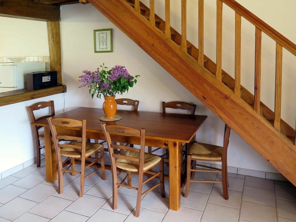 Flower, Table, Furniture, Plant, Flowerpot, Houseplant, Wood, Chair, Interior Design, Floor