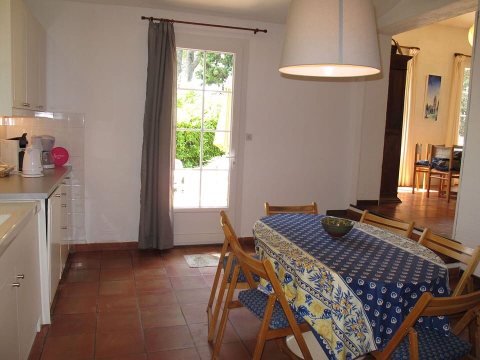 Cabinetry, Furniture, Property, Chair, Wood, Interior Design, Table, Flooring, Shade, Floor