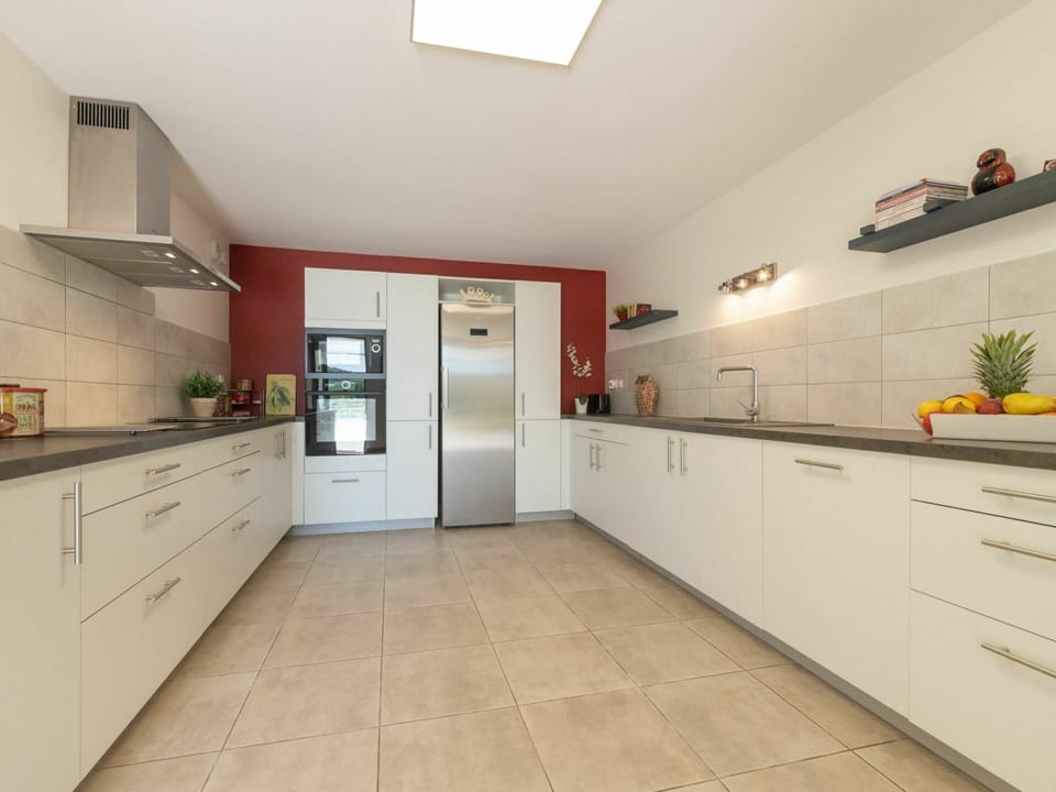 Cabinetry, Countertop, Furniture, Building, Property, Kitchen Appliance, Kitchen, Houseplant, Interior Design, Flooring