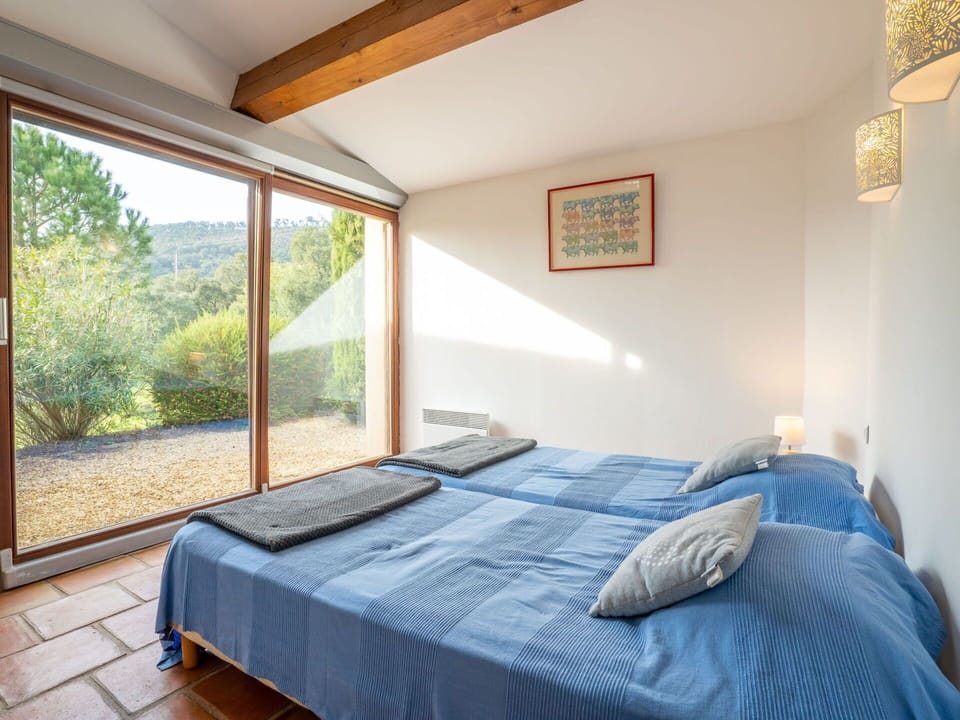 Building, Property, Plant, Comfort, Azure, Wood, Interior Design, Lighting, Architecture, House