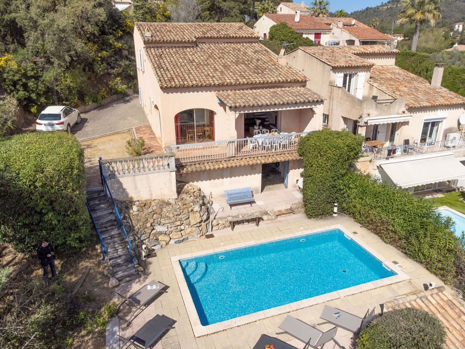 Building, Plant, Property, Water, Window, Tree, Swimming Pool, House, Leisure, Urban Design